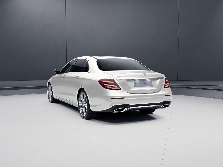  Mercedes-Benz E300 L AMG Line 2016 года  (CN) (фото 5 из 22)